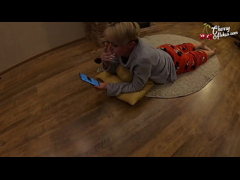 ❤️ Šialená blondínka fajčí obrovský penis a skáče na ňom - análny sex ❤ Super porno na nás sk.pornjimbo.ru ﹏